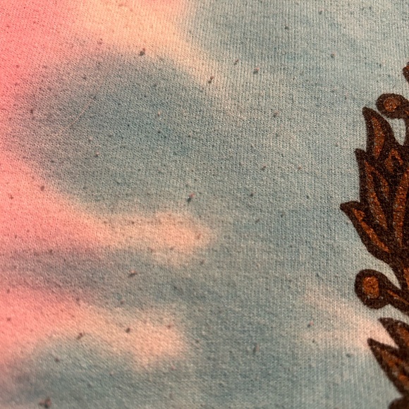 Forever 21 xl tag says men’s but this doesn’t say men’s shirt to me. - Picture 4 of 4